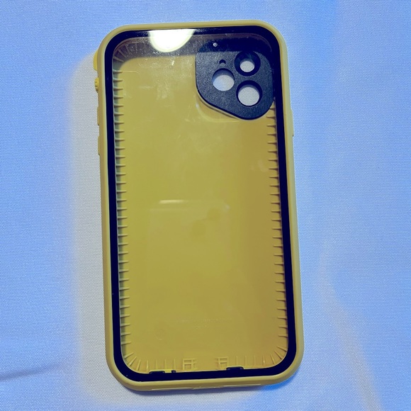 iPhone 11 lifeproof case - Picture 2 of 2